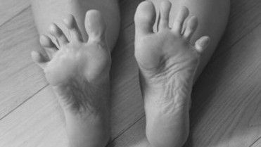 Fodsåler, spredte tæer, sort/hvid